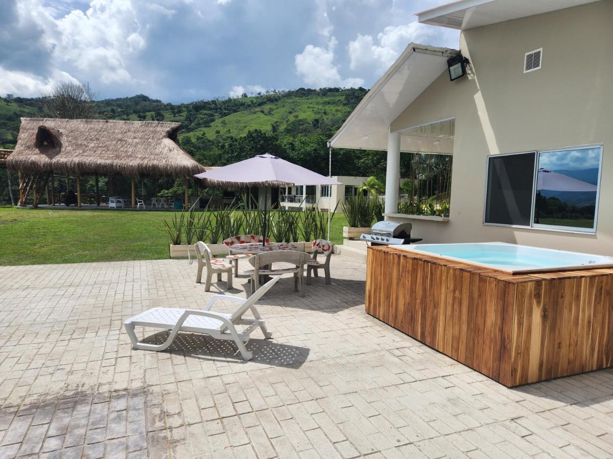 Villeta Casa De Campo Caracoli Spa Bagian luar foto